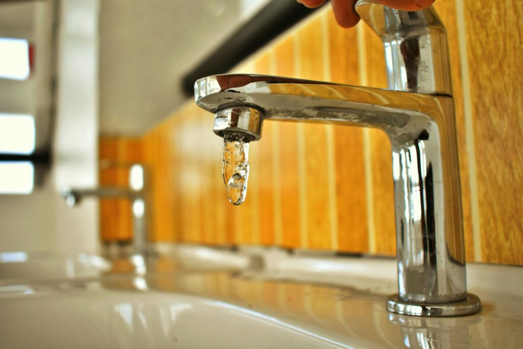 Photo by Nithin PA: https://www.pexels.com/photo/silver-lever-handle-faucet-2574664/